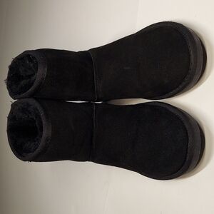 MINNETONKA  Black Leather Sheepskin Lambswool Lined Ankle Boots Size 6
